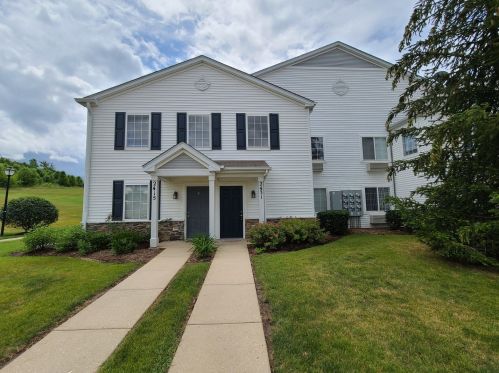 2431 Silverstone Dr, Carpentersville, IL 60110-3800