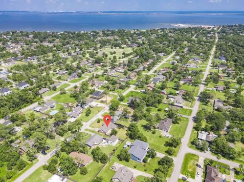 611 Baywood St, Morgans Point TX  77571-7225 exterior