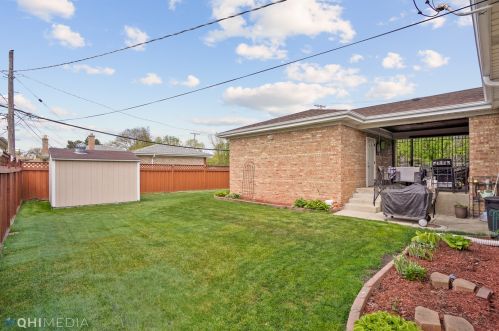 6800 Oakton Ct, Niles IL  60714-3013 exterior