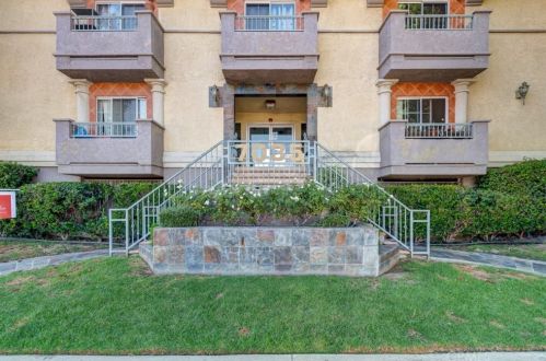 7035 Woodley Ave, Van Nuys CA  91406-3948 exterior