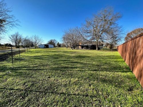 2046 Fm 121, Whitewright TX 75491-7130 exterior