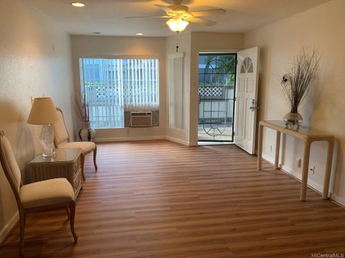 284 Mananai Pl, Honolulu, HI 96818-1869