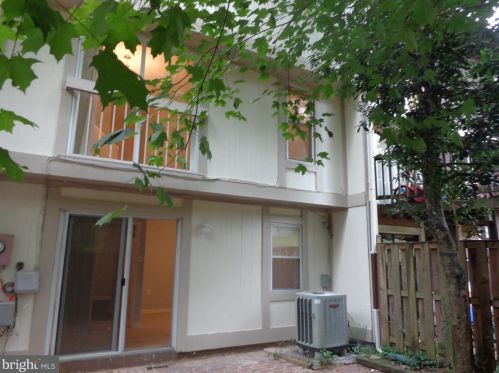 5565 Peppercorn Dr, Springfield VA  22015-1860 exterior