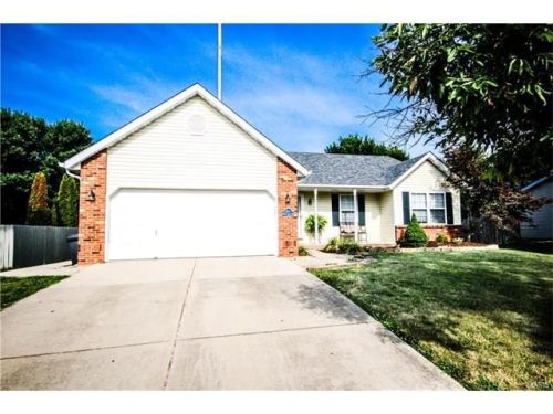 1041 Meadow Lake Dr, Maryville, IL 62062-6680