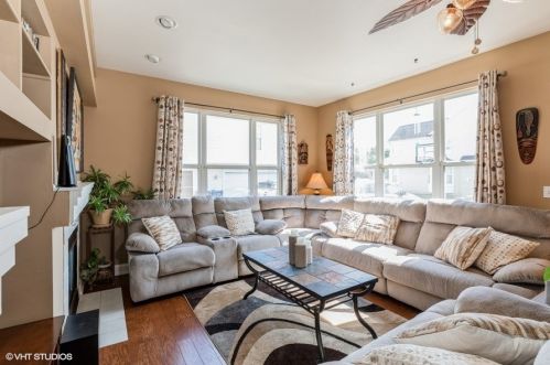 3328 Holden Cir, Matteson, IL 60443-4429