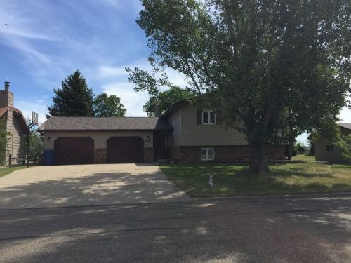 1806 6th Ave, Beulah, ND 58523-6111
