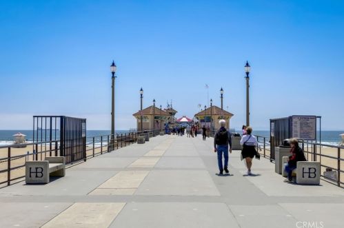 20701 Beach Blvd, Huntington Beach CA  92648-4908 exterior