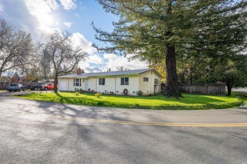 3990 Eastside Calpella Rd, Ukiah CA  95482-9559 exterior