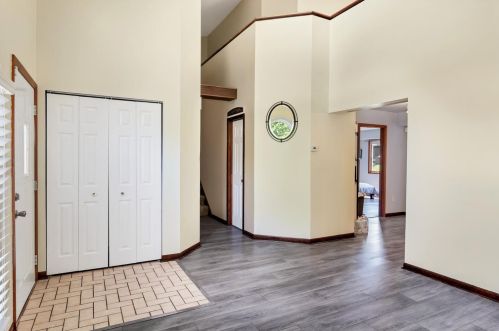 1815 Springvale Dr, Crown Point IN  46307-1083 exterior