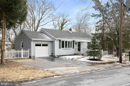 223 Lakeside Blvd, Trenton NJ  08610-1503 exterior