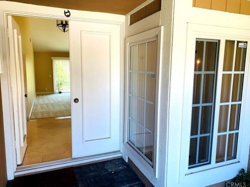 18893 Santa Isadora St, Santa Ana CA  92708-6218 exterior