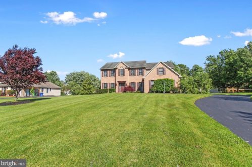 3055 Brookfield Dr, York, PA 17404-8490