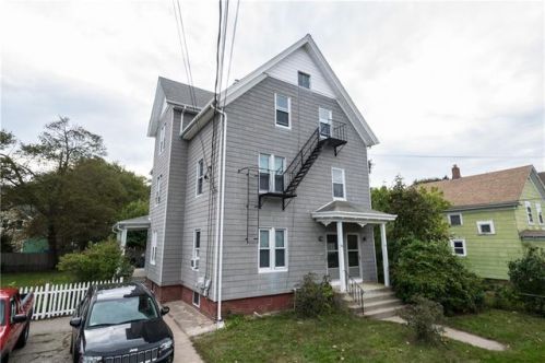 60 Pleasant St, Lincoln, RI 02865-1925