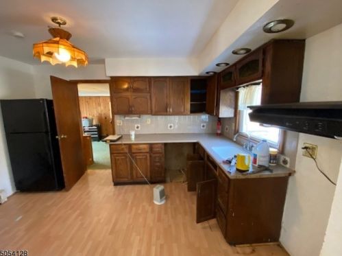 110 Freeway Ave, Hackettstown, NJ 07840-3422