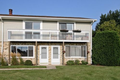17434 Chestnut Ln, Gurnee, IL 60031-2575