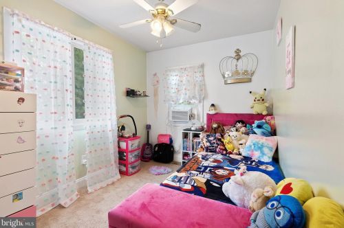 6110 Hegerman St, Philadelphia PA 19135-2805 exterior