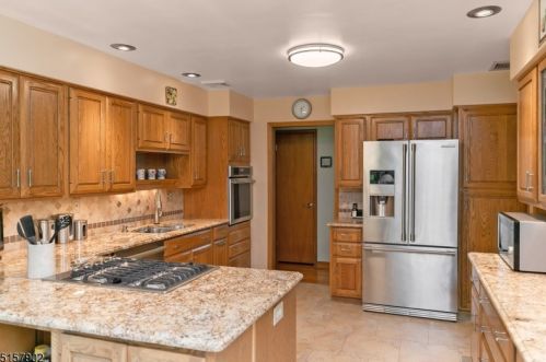 15 Mdw Ln, Hackettstown NJ  07840-4143 exterior