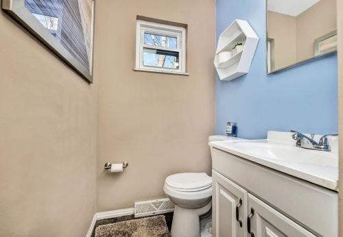 8459 Fernwell Dr, Cincinnati OH 45231-5747 exterior