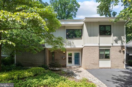 1618 Greenbriar Ct, Herndon, VA 20190-4417