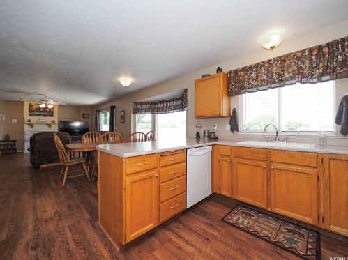 4662 8450, Taylorsville UT exterior