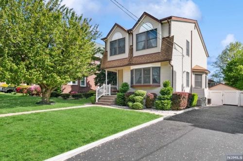 307 Raymond St, Hasbrouck Heights, NJ 07604-1725