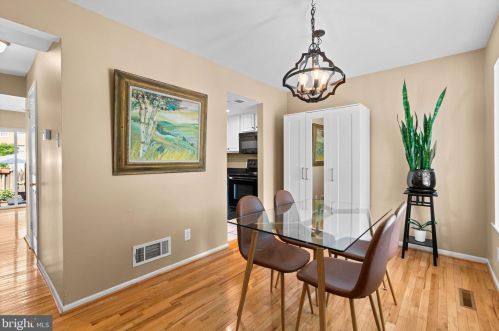8796 Tamar Dr, Columbia, MD 21045-2827