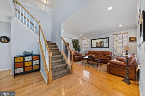 2 Mccathern Ct, Bridgewater, NJ 08807-5626