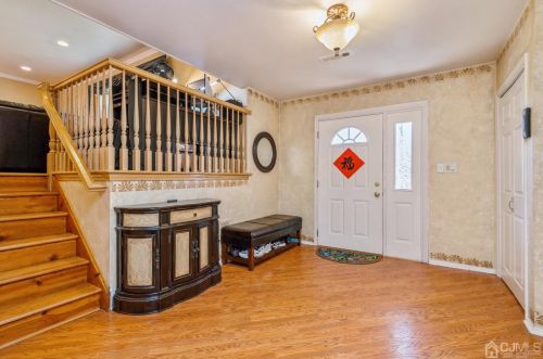 2 Sherwood Rd, Edison, NJ 08820-2312