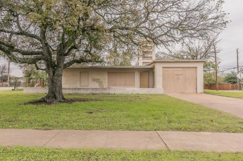 2909 Schwartz Ave, Fort Worth, TX 76106-7338