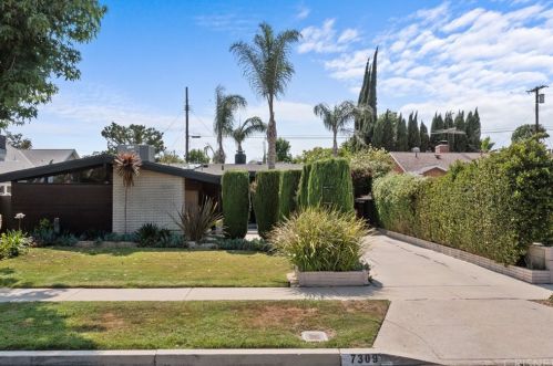 7309 Leescott Ave, Van Nuys, CA 91406-2625