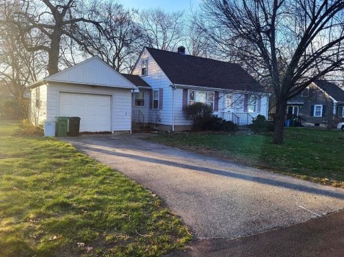 131 Hiawatha St, Warwick, RI 02888-3101