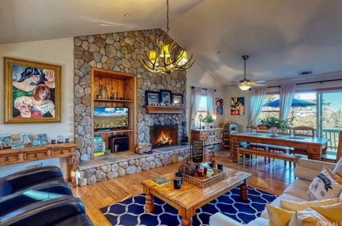 863 Grass Valley Rd, Lake Arrowhead, CA