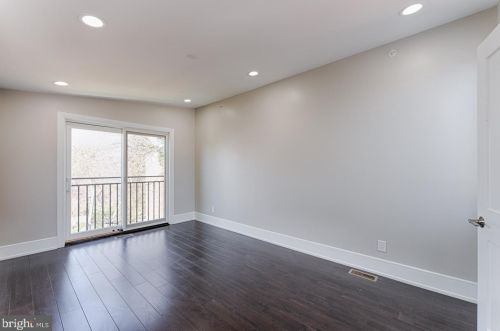 950 Front St, Philadelphia PA 19147-0043 exterior