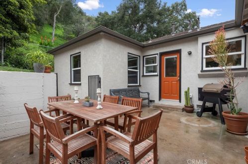 2470 Bywood Dr, Glendale CA  91206-4725 exterior