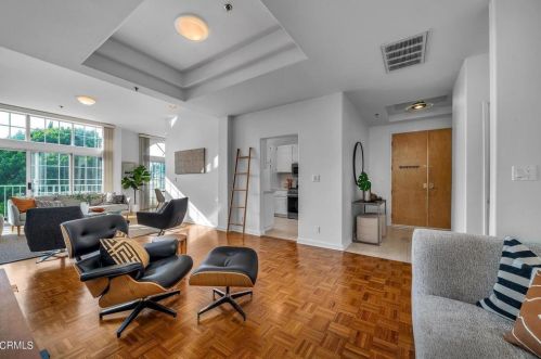 4348 Mammoth Ave, Van Nuys CA  91423-3687 exterior