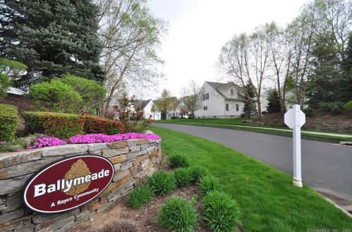 33 Ballymeade Ln, Windsor CT  06095-5221 exterior