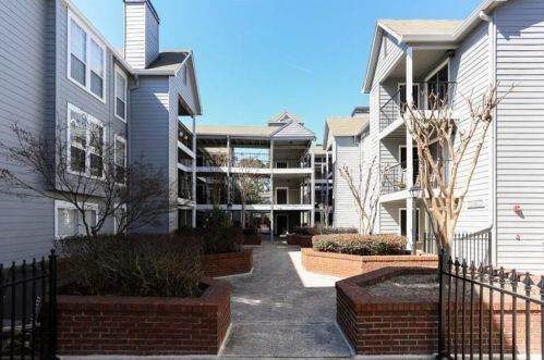 424 Granville Ct, Atlanta GA  30328-3439 exterior