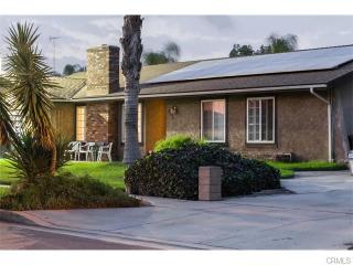 466 Cerritos St, Rialto, CA 92376-3658