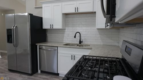 3260 Creekwood Dr, Rex GA  30273-2121 exterior