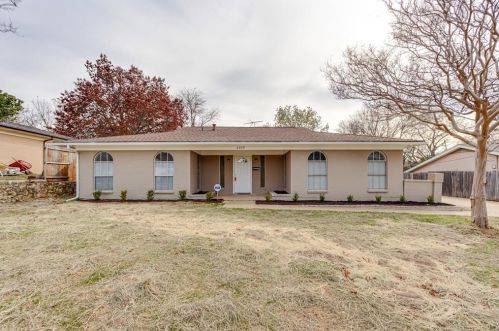 2009 Ming Dr, Fort Worth TX  76134-1827 exterior