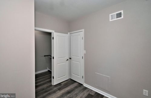 328 61 St, Philadelphia PA 19142-3402 exterior