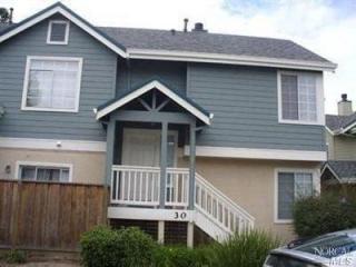 30 Manchester Ln, Fairfield, CA 94533-6629