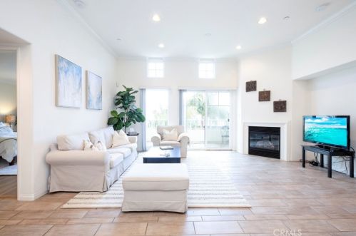 4396 Tradewinds Dr, Oxnard, CA 93035-1404