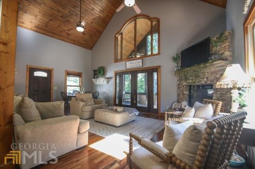 803 Parkertown Heights Rd, Lavonia, GA 30553-3826
