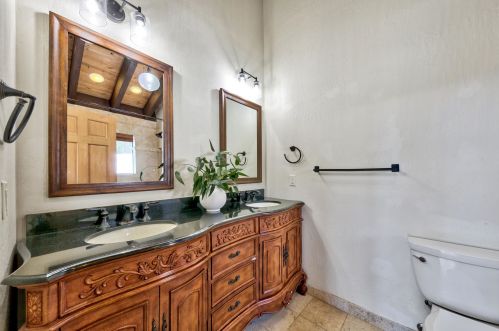 11030 Ski Slope Way, Truckee CA  96161-6603 exterior