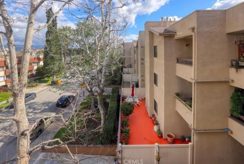 460 Oak St, Glendale CA  91204-1265 exterior