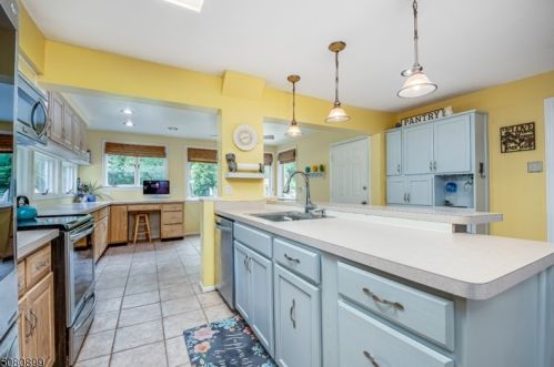 505 Hamilton Dr, Hackettstown NJ  07840-1430 exterior