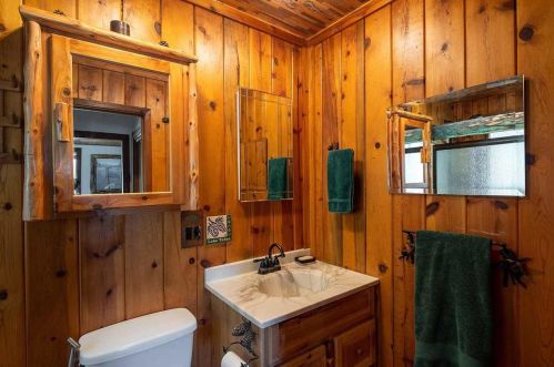 15800 Donnington Ln, Truckee CA  96161-1229 exterior