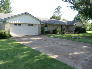 96 Oakwood Dr, Tuttle, OK 73089-8425