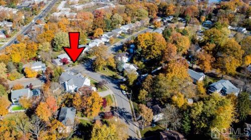 553 Wakefield Dr, Metuchen, NJ 08840-1624